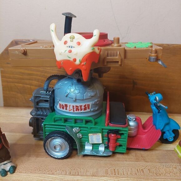 Teenage Mutant Ninja Turtles Pizza Thrower Bike + 4 Turtles - Picture 14 of 16